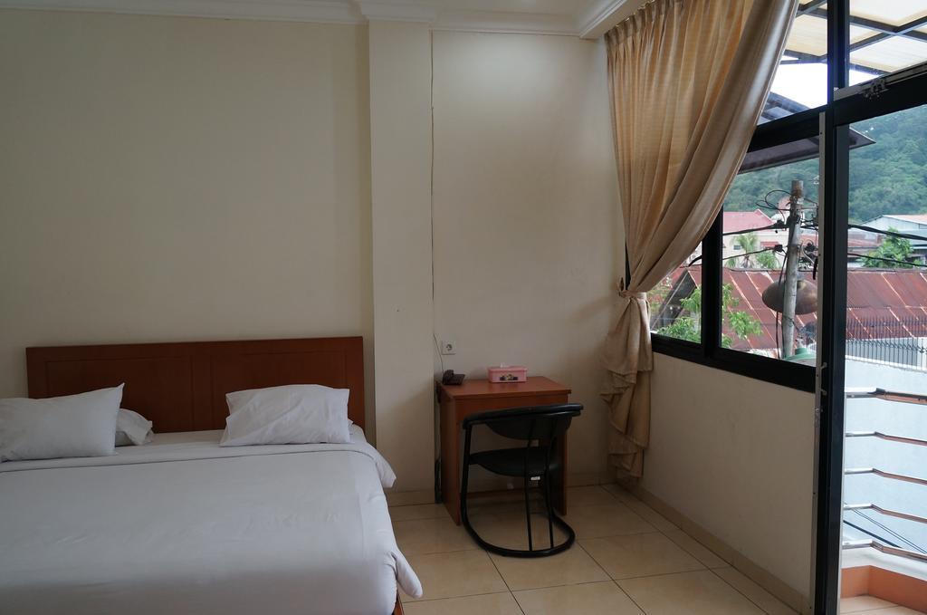 Jesnic Hotel Padang  Cameră foto